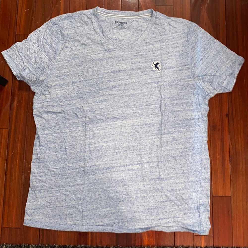 Express men’s XL vneck tee